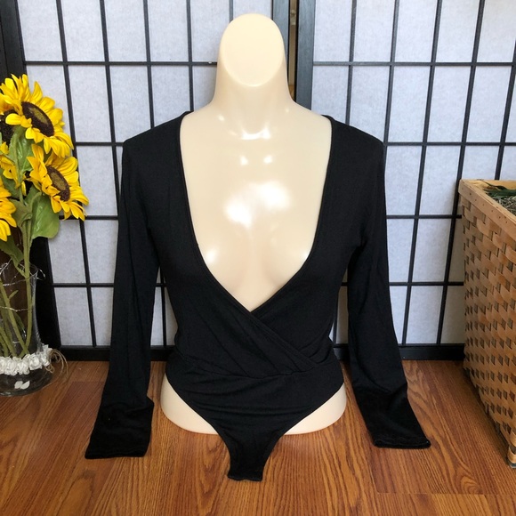 Stella Luce Tops - 🌼 STELLA LUCE DEEP V BODYSUIT 🌼